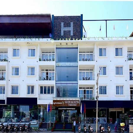 Silver Oak Hotel Mysore Ngoại thất bức ảnh