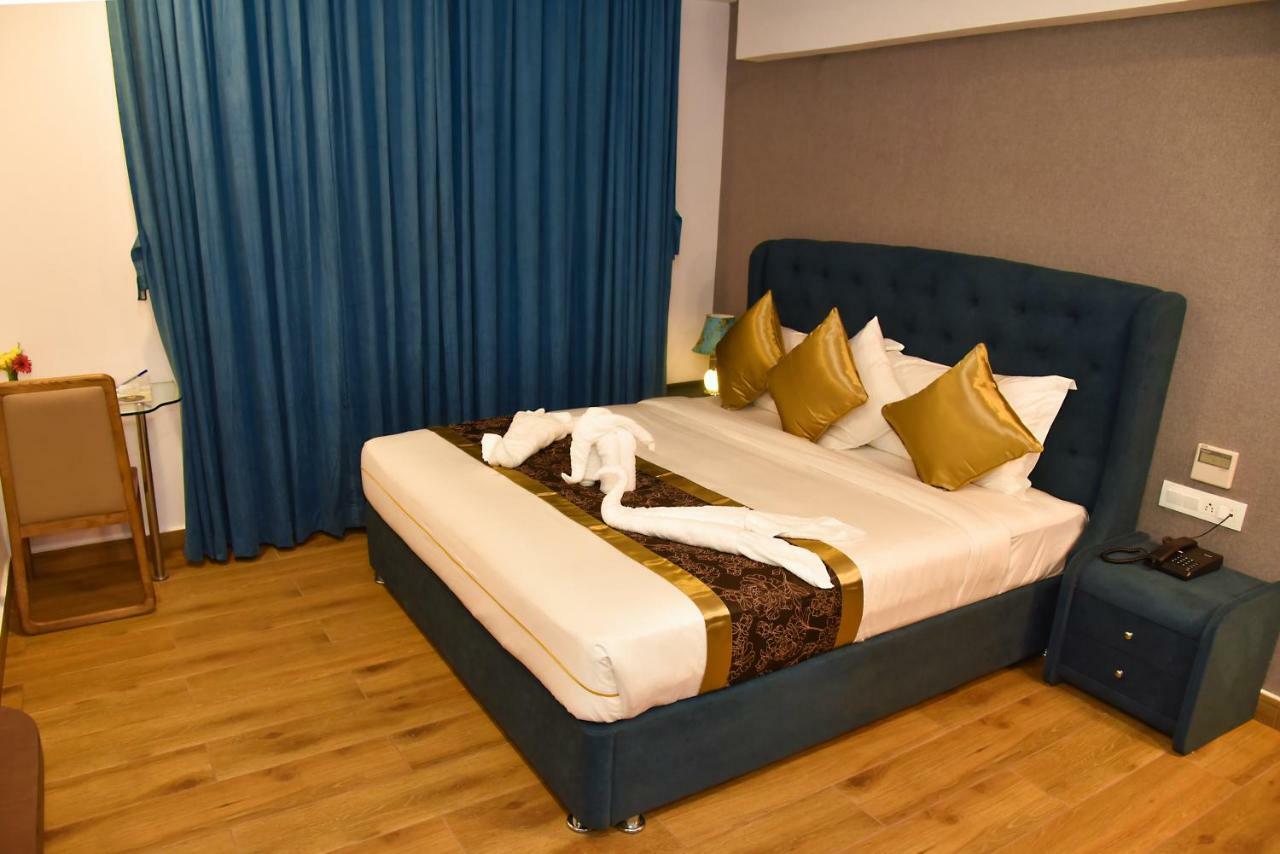 Silver Oak Hotel Mysore Ngoại thất bức ảnh