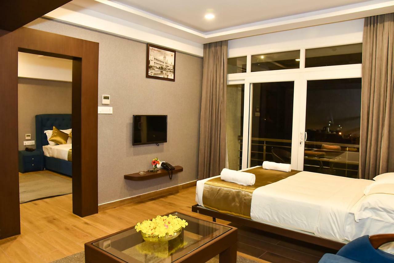 Silver Oak Hotel Mysore Ngoại thất bức ảnh