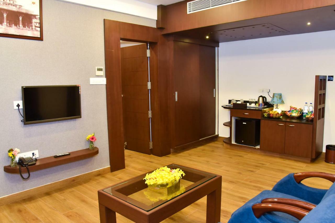 Silver Oak Hotel Mysore Ngoại thất bức ảnh